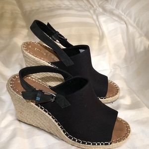 Like new Black TOMS espadrilles!